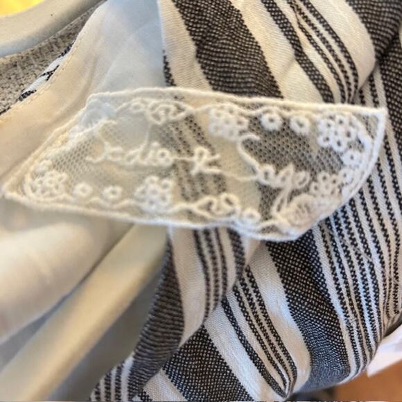 Sadie & Sage V-neck Black and White Striped Lined Jumpsuit, size Small - Picture 6 of 7